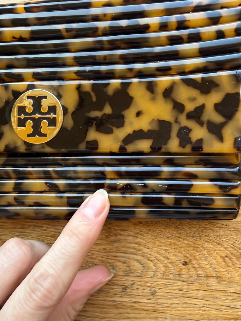 Tory Burch Tortoiseshell Resin Fold-Over Clutch with Logo Medallion - Picture 7 of 10